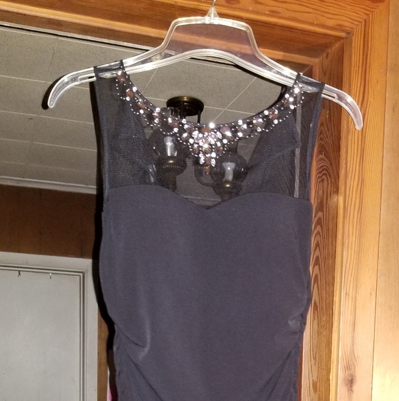 Hailey Logan BY ADRIANNA PAPELL - Picture 1 of 8